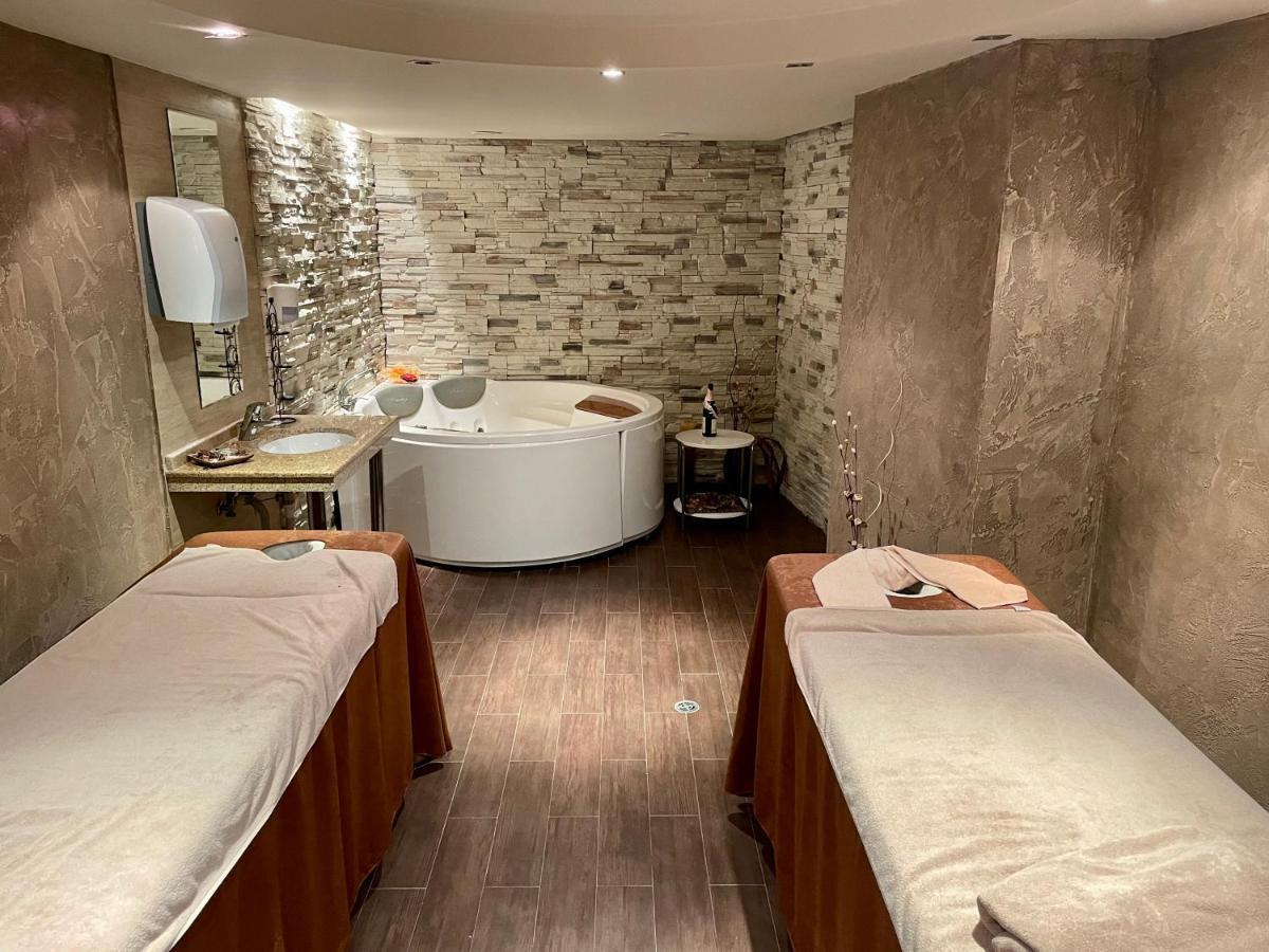 Ground Floor 2-Bedrooms, 2-Bathrooms Apartment Near Bansko In A Complex With Pools And Spa Included Razlog Exteriér fotografie